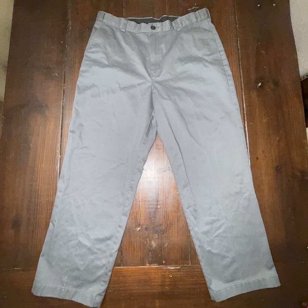 L.L. Bean Mens Wrinkle-Free 37x30 Shale Gray Chinos, Hidden Comfort, Plain Front